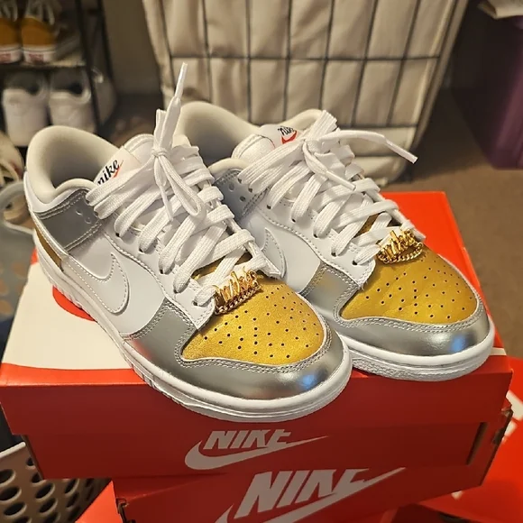 Nike Sneakers - Picture 1 of 5